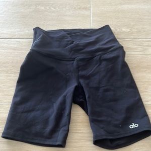Alo biker shorts size XS